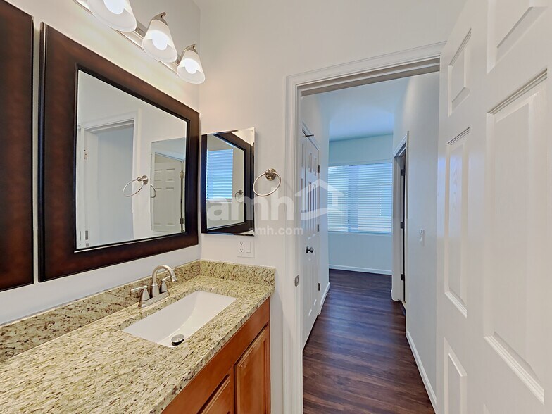 Building Photo - 14576 W Maui Ln