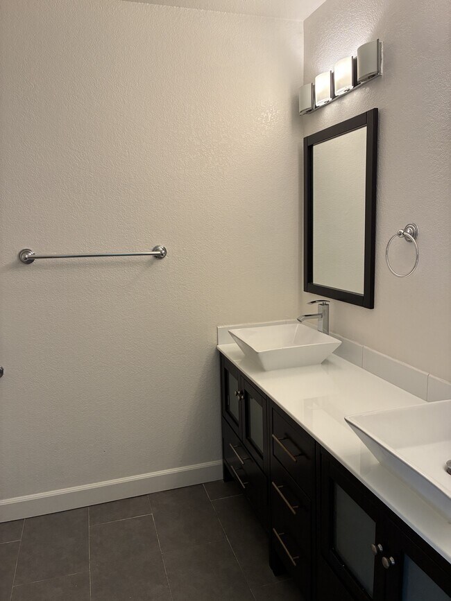 Building Photo - 706 Ridgeview Terrace