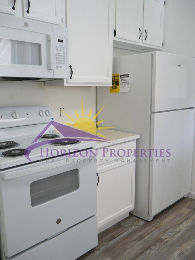 Building Photo - Remodeled 4 Bed 2 Bath 1,483 sqft in Fair Oaks