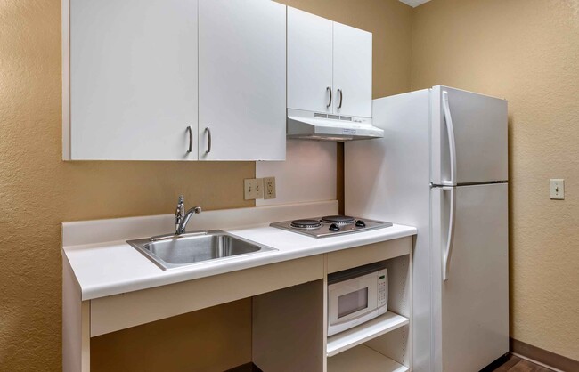 Building Photo - Furnished Studio-Chicago - Elmhurst -O'Hare