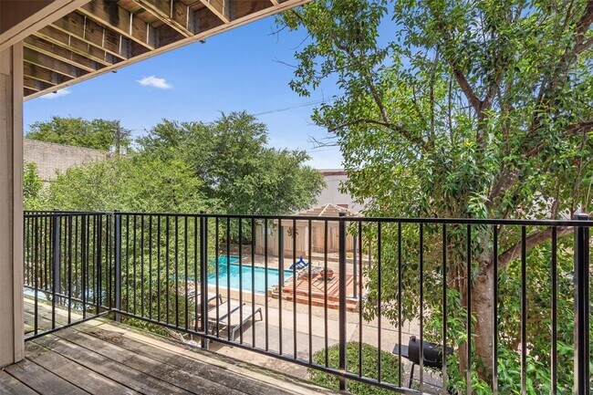 Building Photo - 2600 Penny Ln