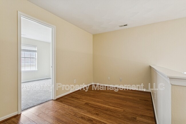 Building Photo - 979 Holbrook Dr