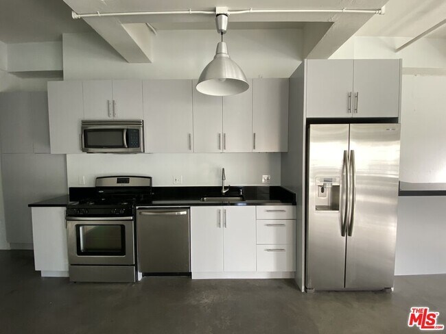 Building Photo - 849 S Broadway