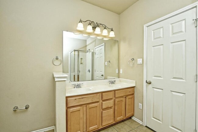 Building Photo - 1310 W Parmer Ln