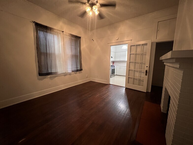Living Room - 630 N 6th St