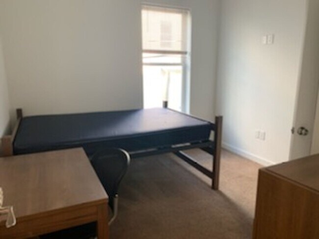 Interior Photo - 1536 N. Carlisle