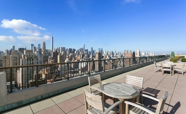 Building Photo - 301 E 79th St