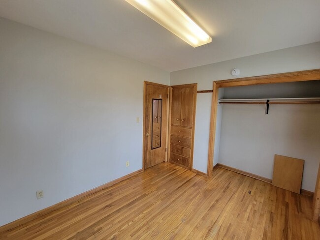 Building Photo - 4 Bed 2 Bath house for Rent!
