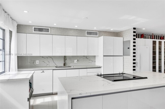 Building Photo - 2801 NE 183rd St