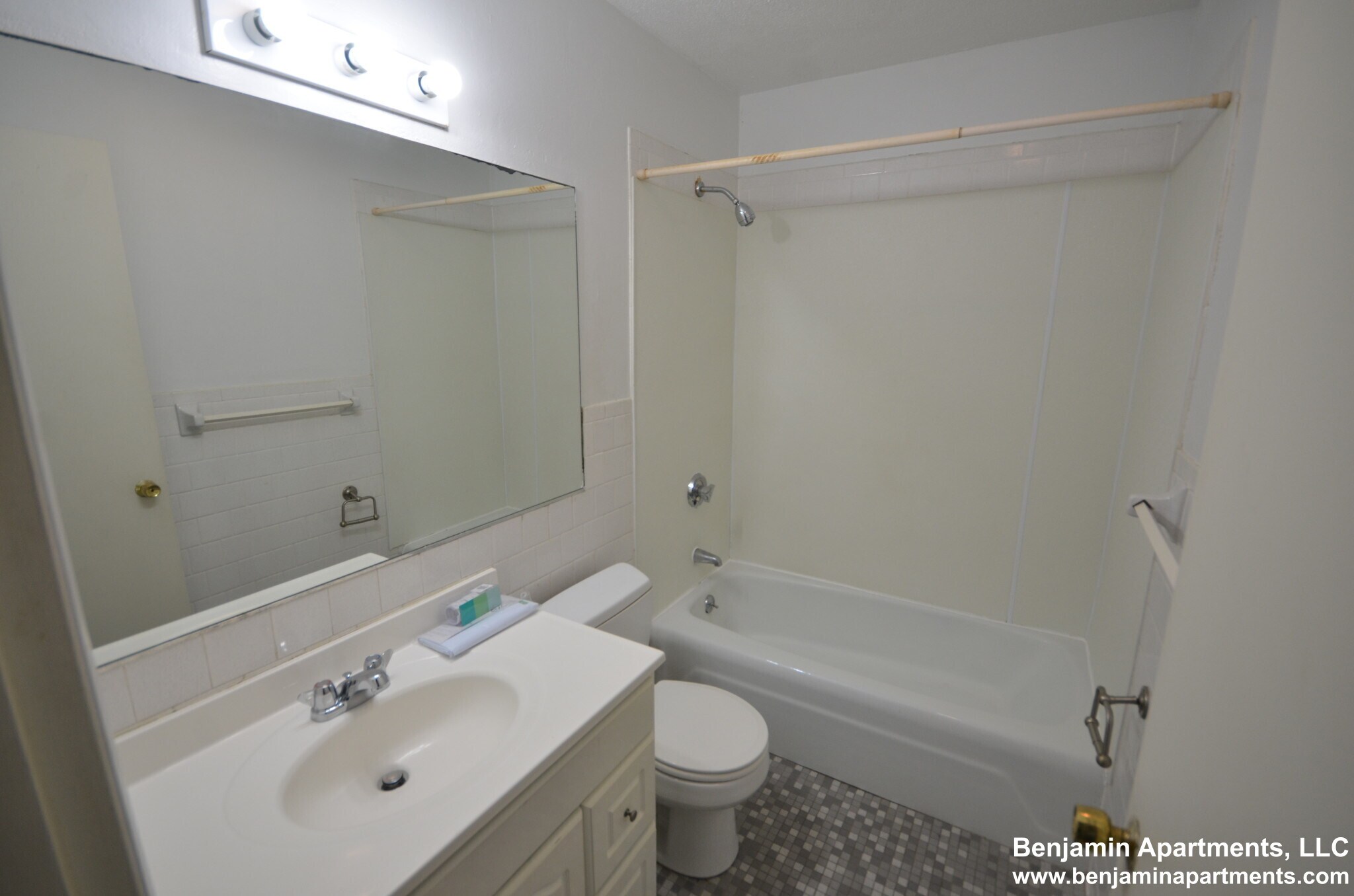 Building Photo - 6 Gerald Rd