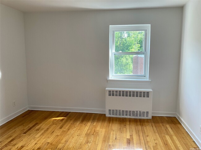 Building Photo - 60 Knightsbridge Rd