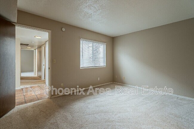 Building Photo - 2256 W Lindner Ave