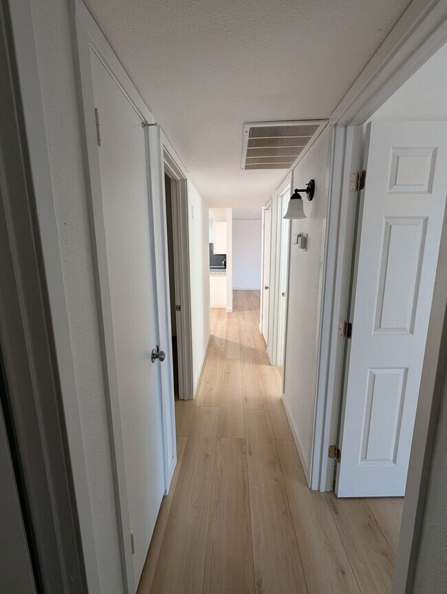 Building Photo - Newly Renovated 4 Bedroom 2 Bath Home In Great Peoria Location