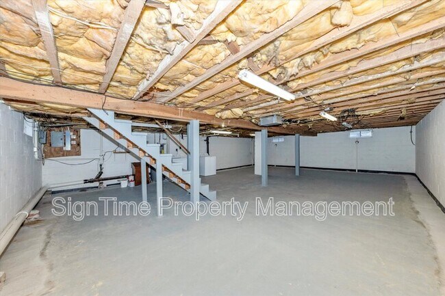 Building Photo - 11025 Rosewood Dr