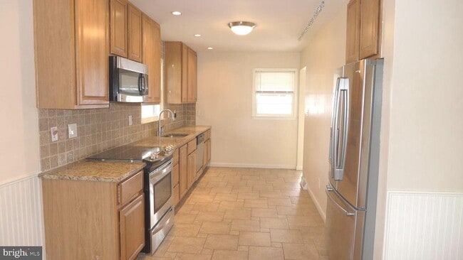 Building Photo - 93 Great Lake Dr