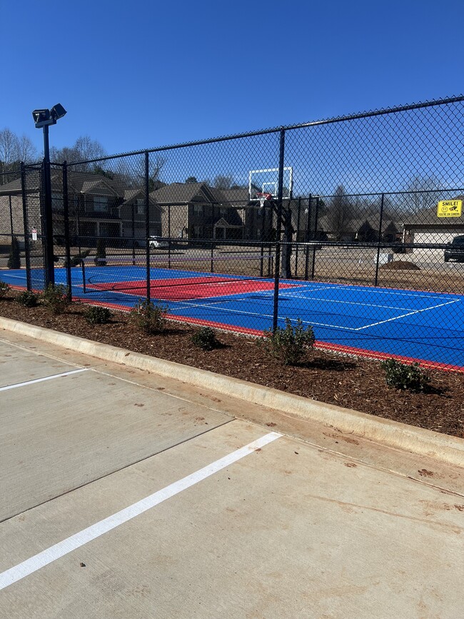 Building Photo - 8223 NW Stone Mill Dr