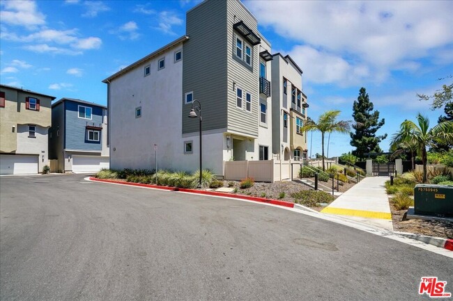 Building Photo - 725 Daniel Freeman Cir