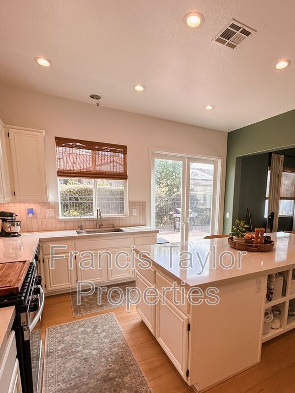 Building Photo - 27027 Sunningdale Way