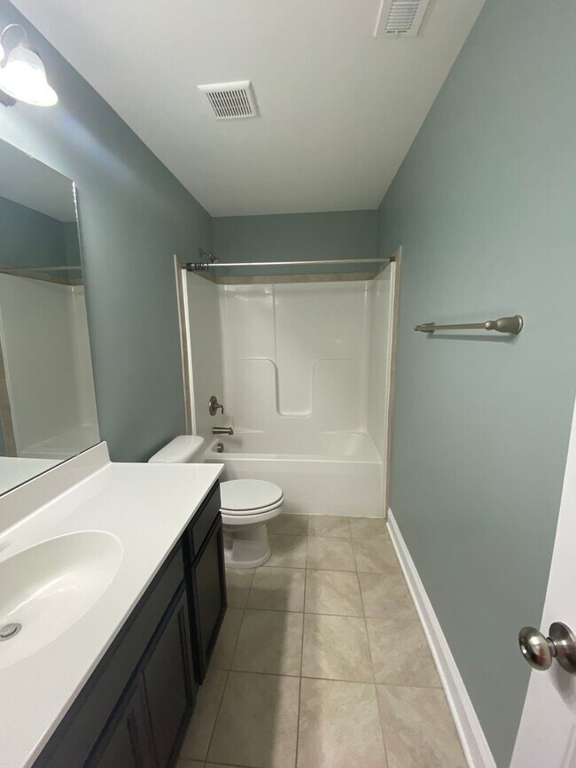 Building Photo - 4 Bedroom Sneads Ferry Home for Rent