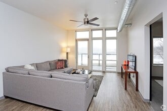 Building Photo - River View & Balcony Unit!