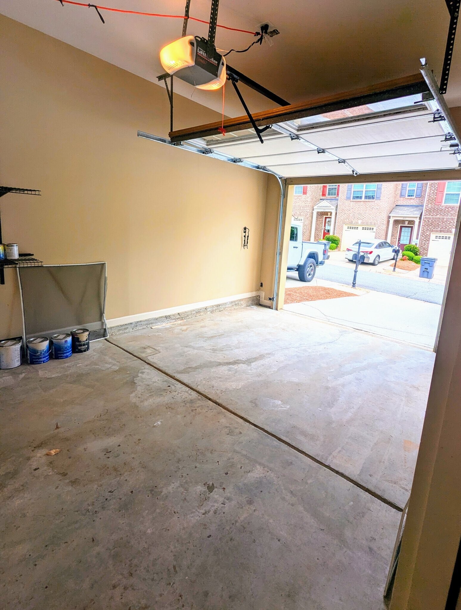 Building Photo - 300 Knelston Oak Dr NE