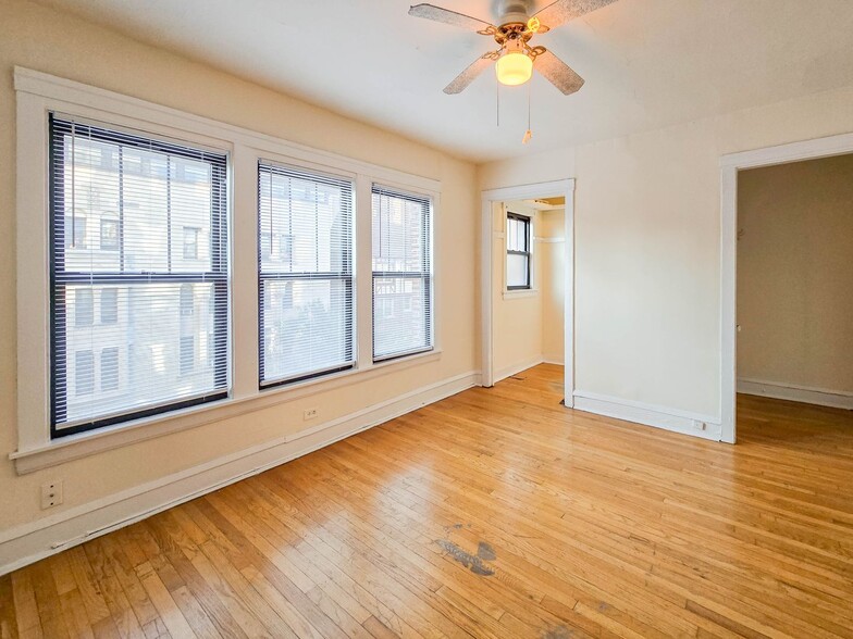 Primary Photo - 600 W Stratford Pl