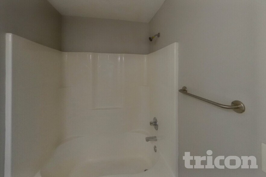 Building Photo - 1563 Little Creek Dr