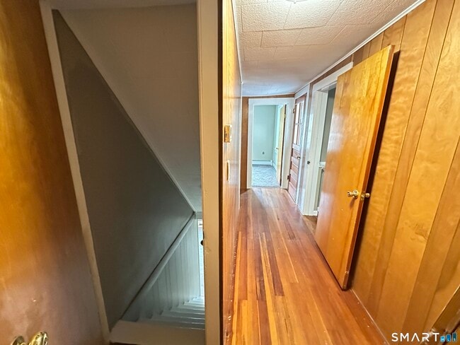 Building Photo - 40 Oak St