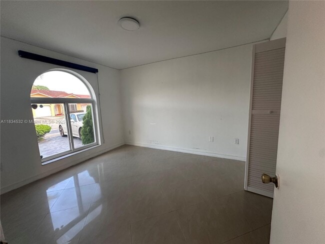 Building Photo - 4908 SW 143rd Ave