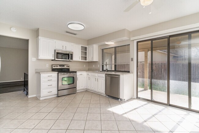 Building Photo - 2311 Lawnmeadow Dr