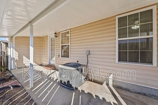 Building Photo - 301 Brock Ln