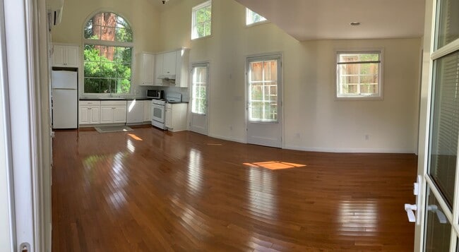 Building Photo - Beautiful Cottage Studio In Old Palo Alto