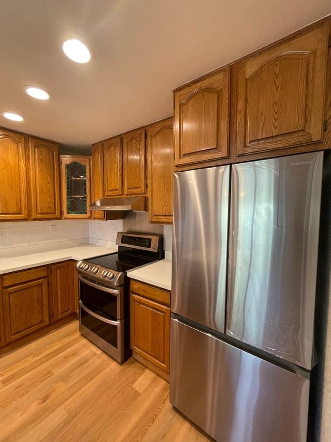 Building Photo - 1033 Fontana Dr