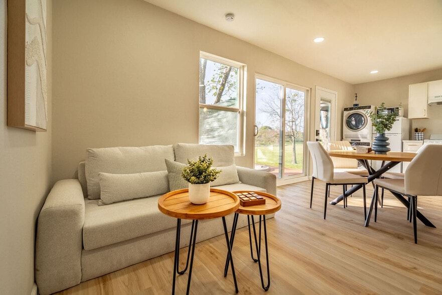 Building Photo - 6509 Lakeshore Ct