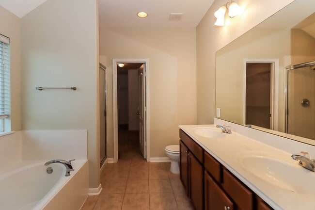 Building Photo - 1315 Lucas St