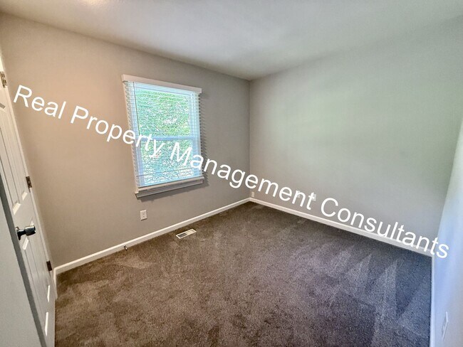Building Photo - 3 Bed 2 Bath Modern Home in Prime Location!