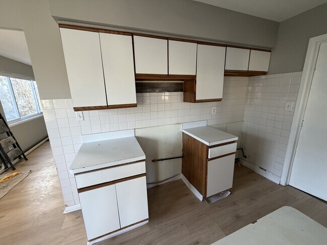 Building Photo - 4300 E 175th St