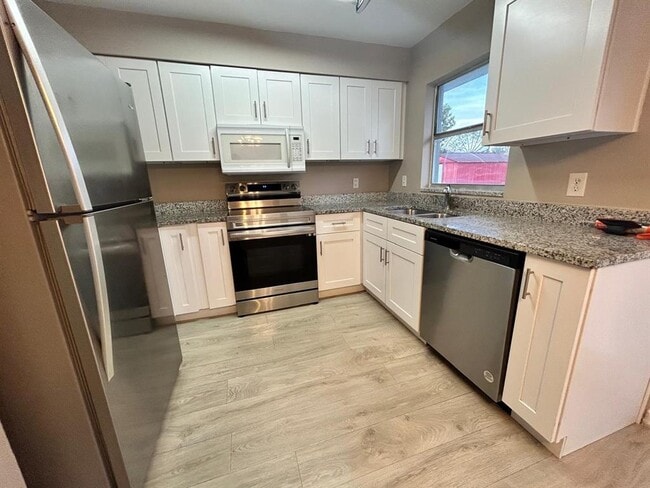 Building Photo - 3941 Wingward Ave