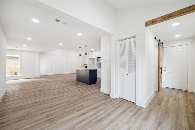 Building Photo - 9319 Carousel Ln
