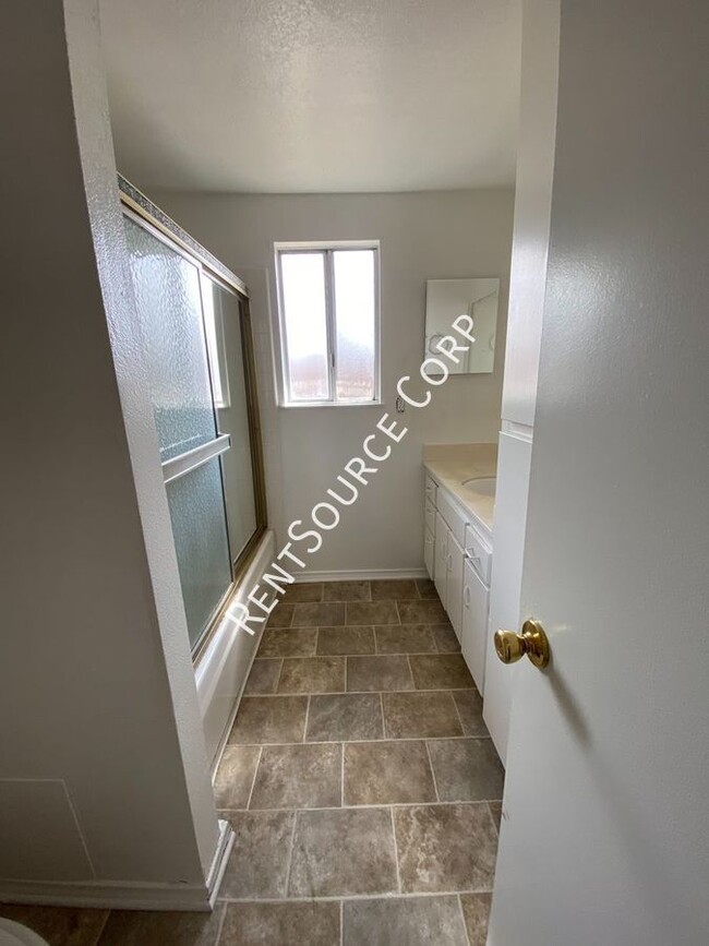 Building Photo - 1 Bedroom 1 Bathroom in Palmdale