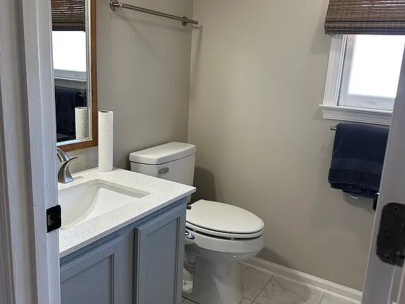 Building Photo - 2013 Mosley St