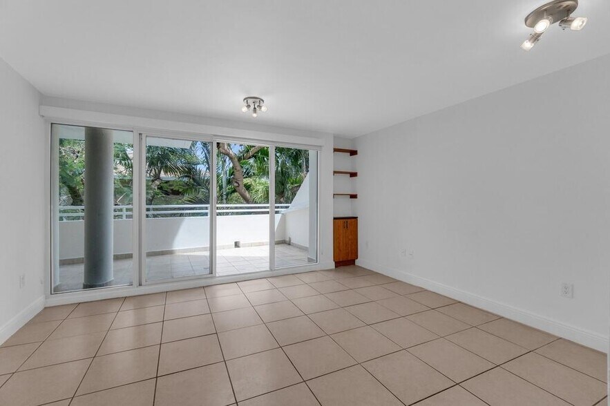 Building Photo - 2100 Brickell Ave