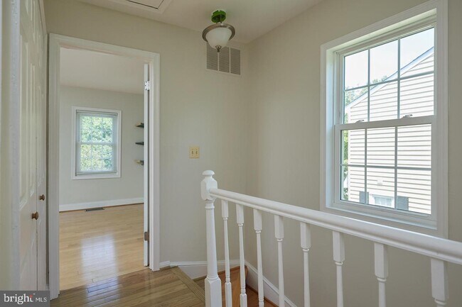 Building Photo - 124 Barnsfield Ct