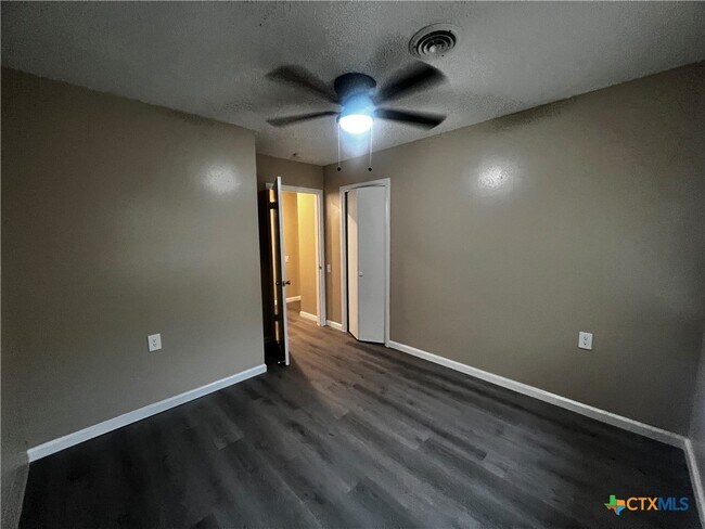 Building Photo - 200 Olsens Acres