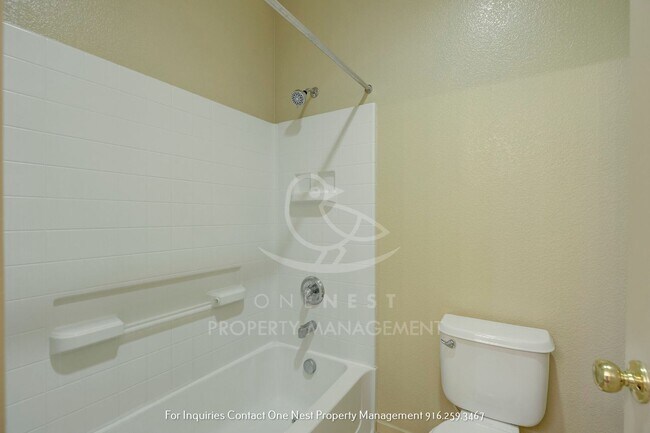 Building Photo - Lincoln Crossing; 4 bedroom in Gated commu...