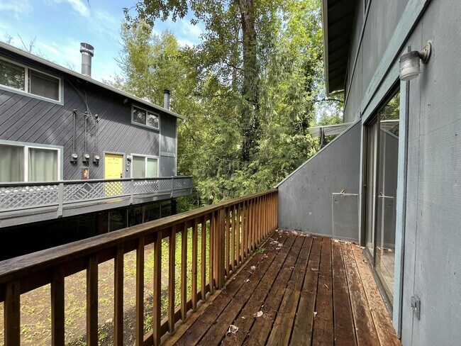 Building Photo - 4911 SW Beaverton Hillsdale Hwy