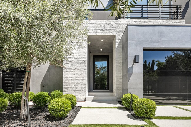 Building Photo - 356 N La Jolla Ave