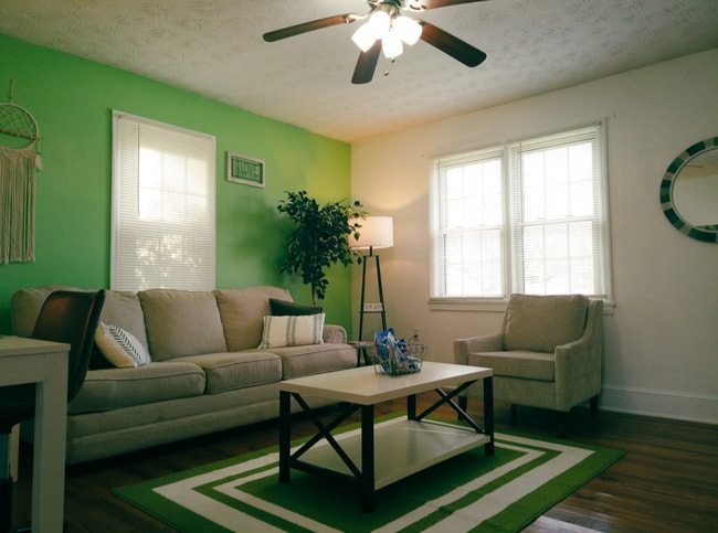 Building Photo - 171 W Meeting St