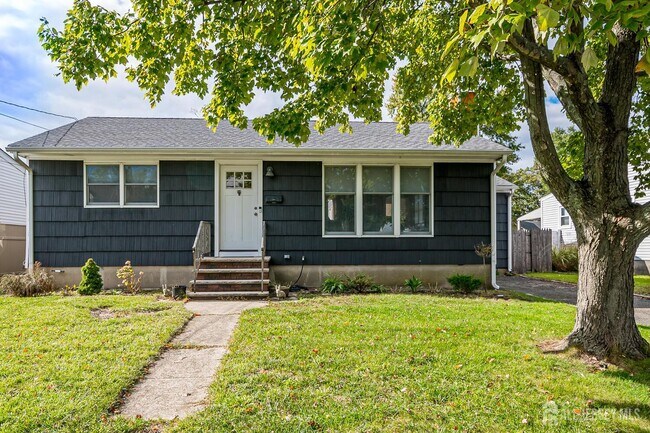 Primary Photo - 1331 Sunset Ave