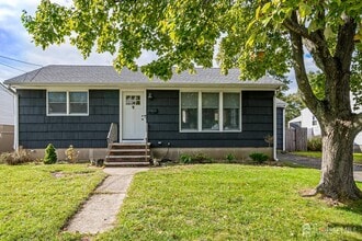 Building Photo - 1331 Sunset Ave